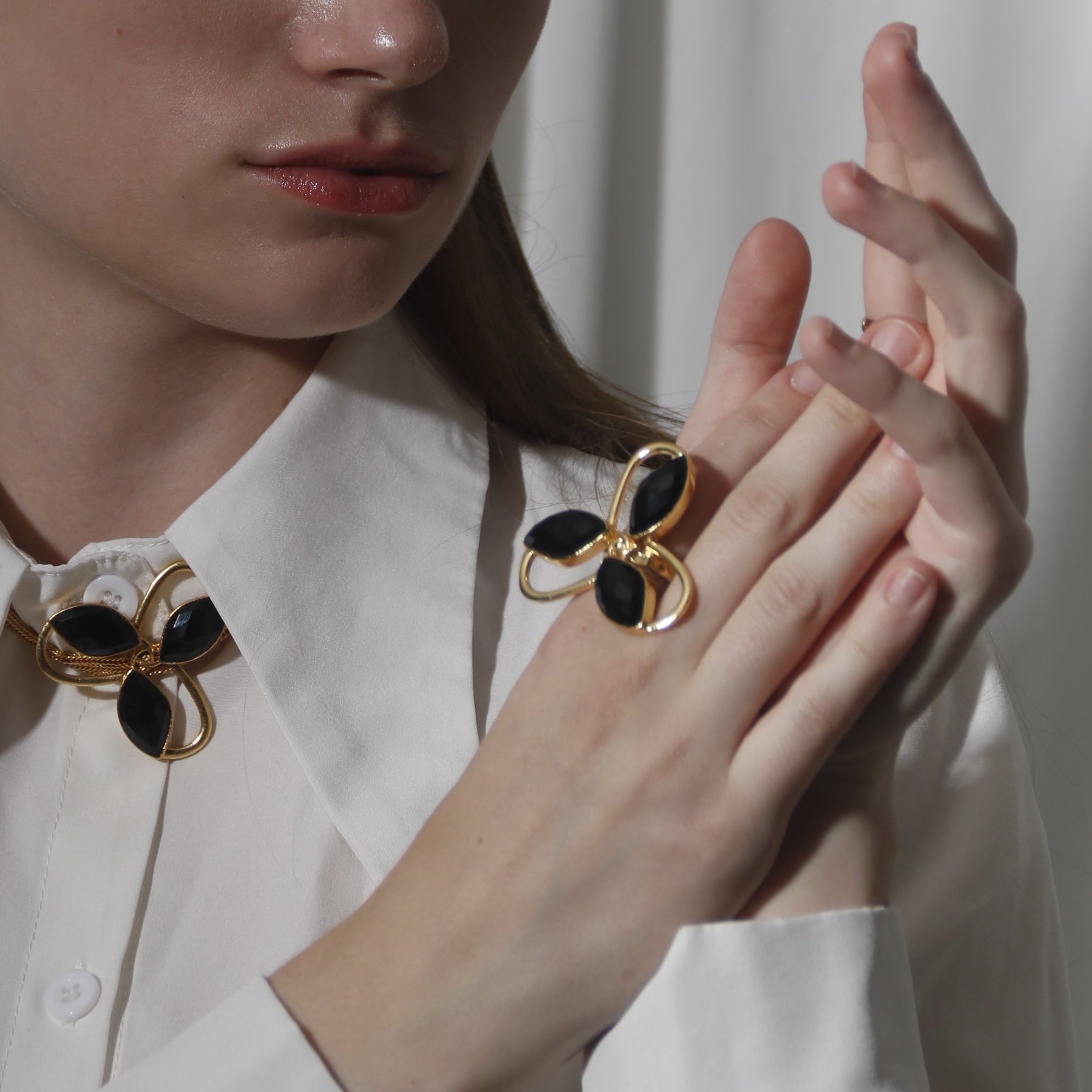 MARIA JOSE, ANILLO CON PIEDRAS NATURALES Y BAÑO DE ORO