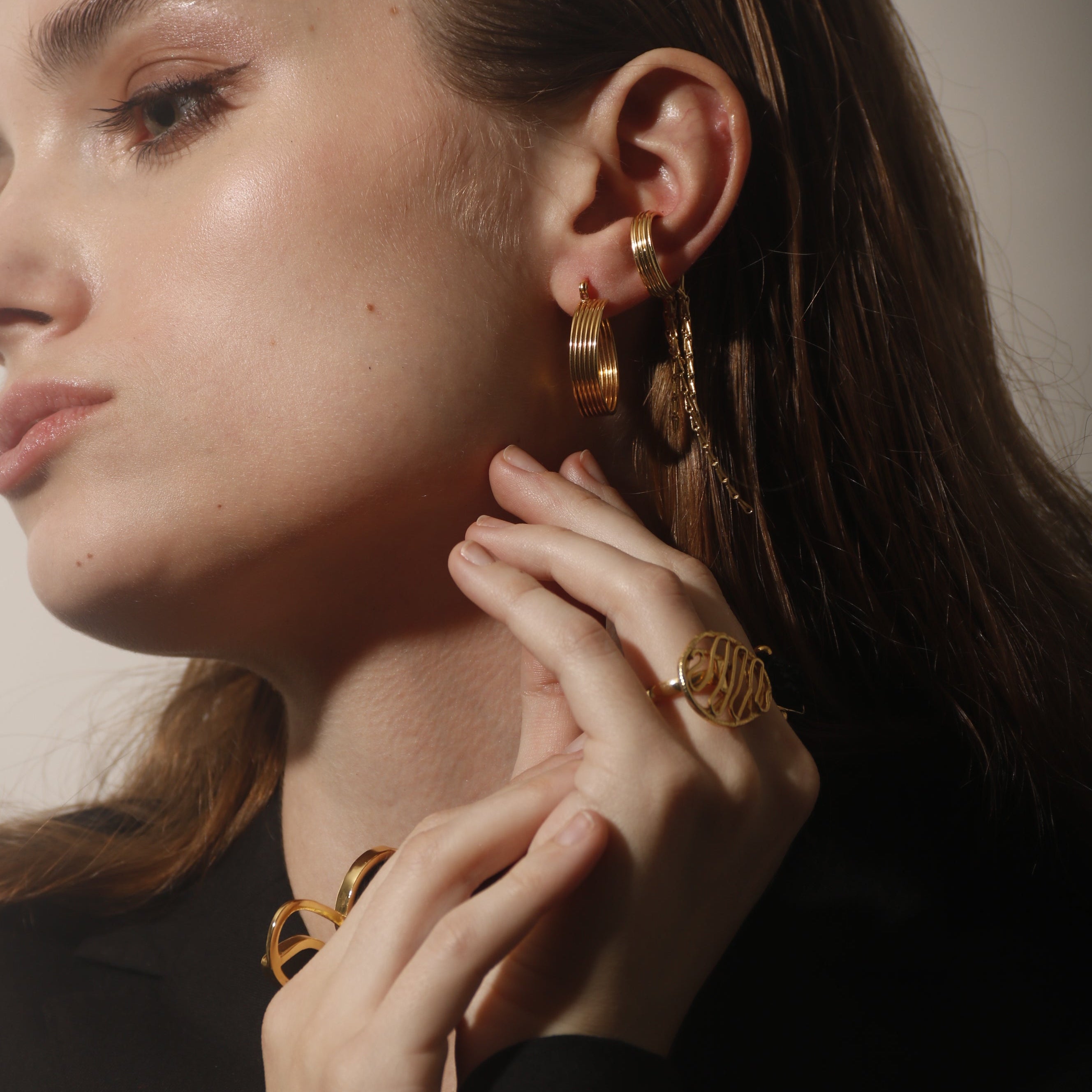 CARA, EARCUFF CON BAÑO DE ORO