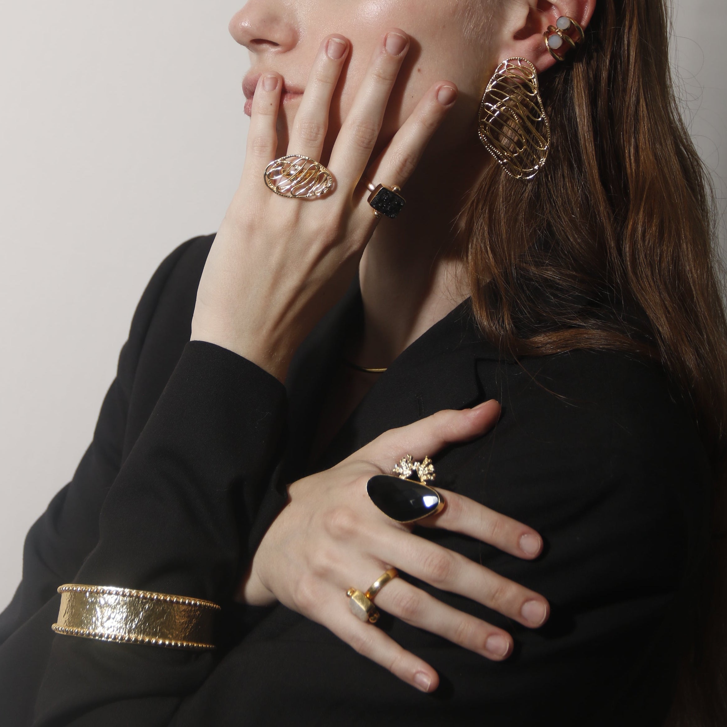 MAXI KALIRA, ARETES CON BAÑO DE ORO