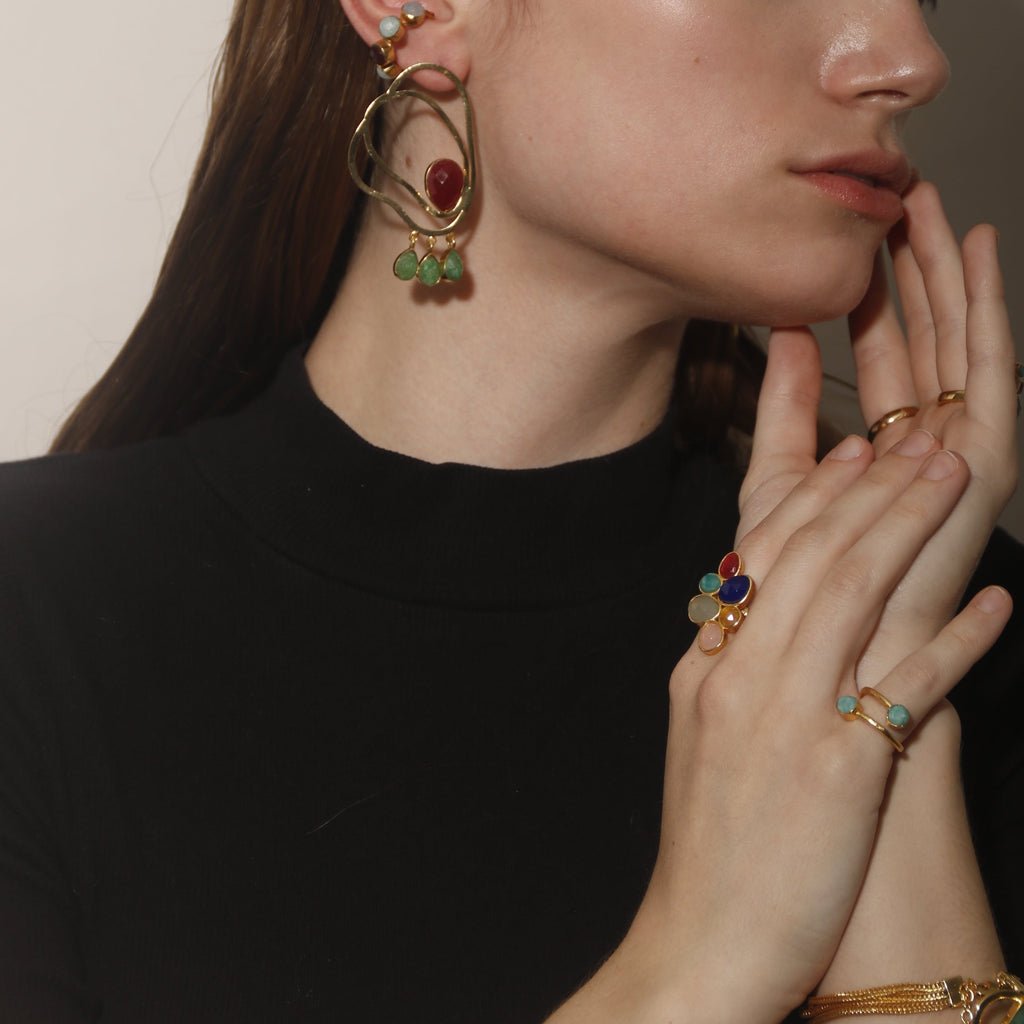 MESTIZA, ARETES CON PIEDRAS NATURALES Y BAÑO DE ORO