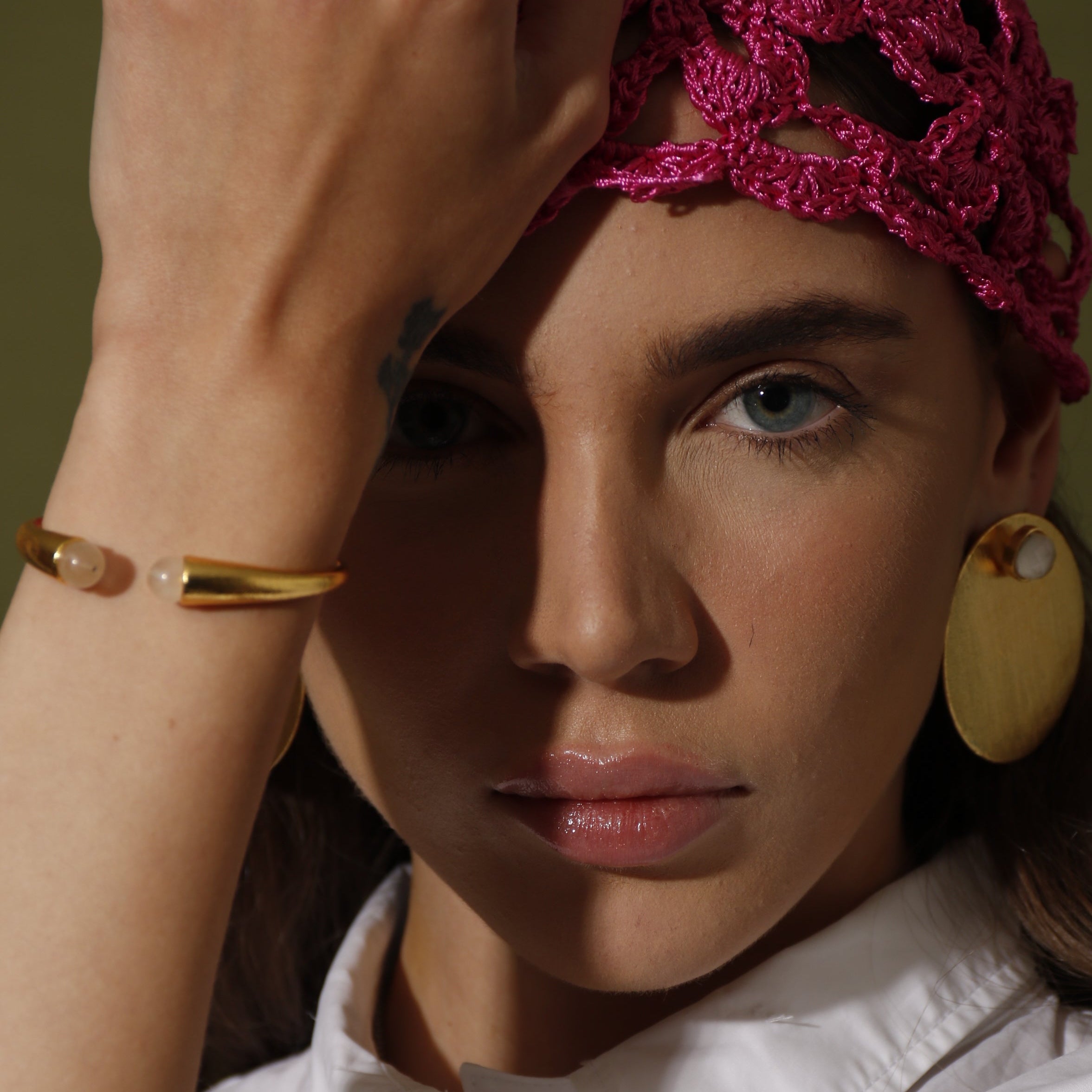DANIELLE, BRAZALETE CON PIEDRAS NATURALES Y BAÑO DE ORO