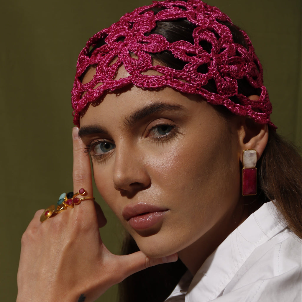 MARINA, ARETES CON PIEDRAS NATURALES Y BAÑO DE ORO