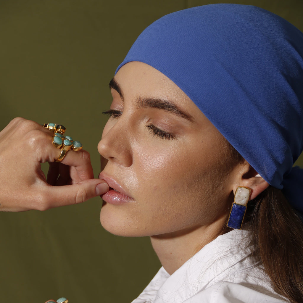 MARINA, ARETES CON PIEDRAS NATURALES Y BAÑO DE ORO