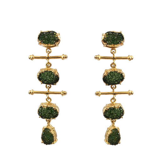 MOSS, ARETES CON PIEDRA DRUZA DE CUARZO Y BAÑO DE ORO DE 18K