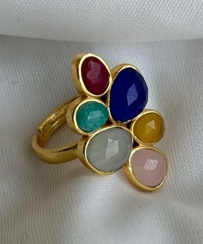 SAAM, ANILLO AJUSTABLE CON PIEDRAS NATURALES Y BAÑO DE ORO