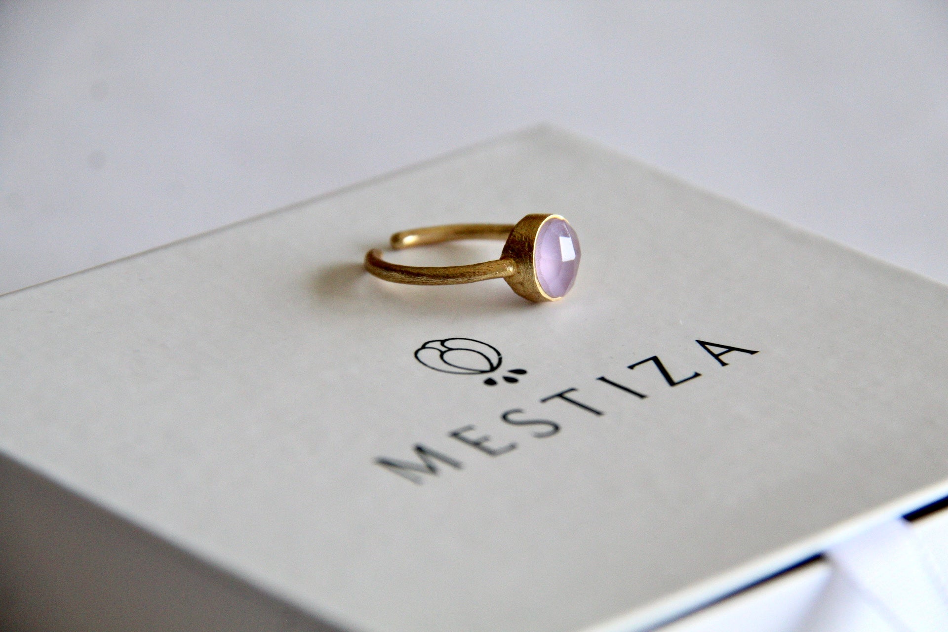 ANNA, ANILLO CON PIEDRAS NATURALES