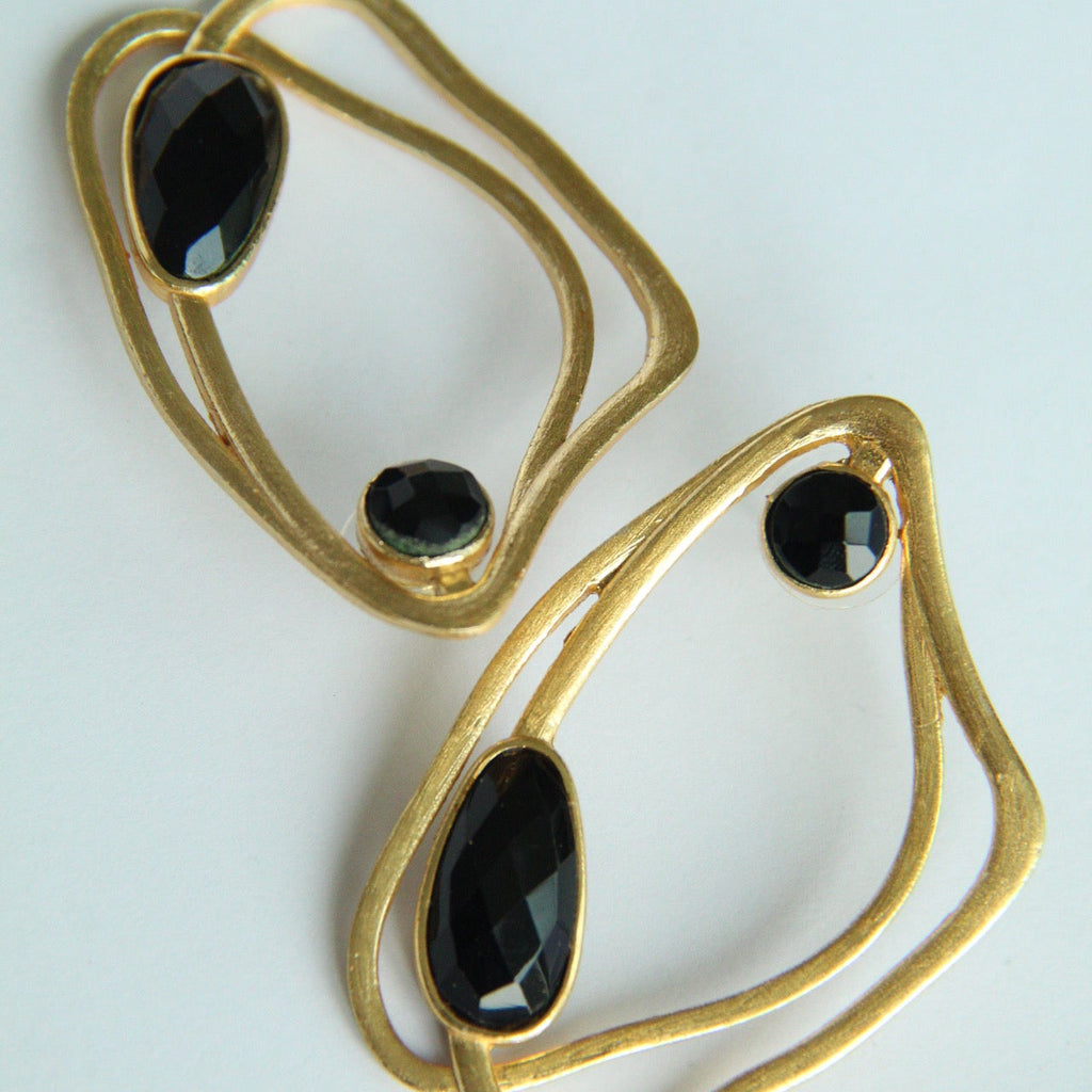 AYLA MINI , ARETES CON PIEDRAS NATURALES Y BAÑO DE ORO