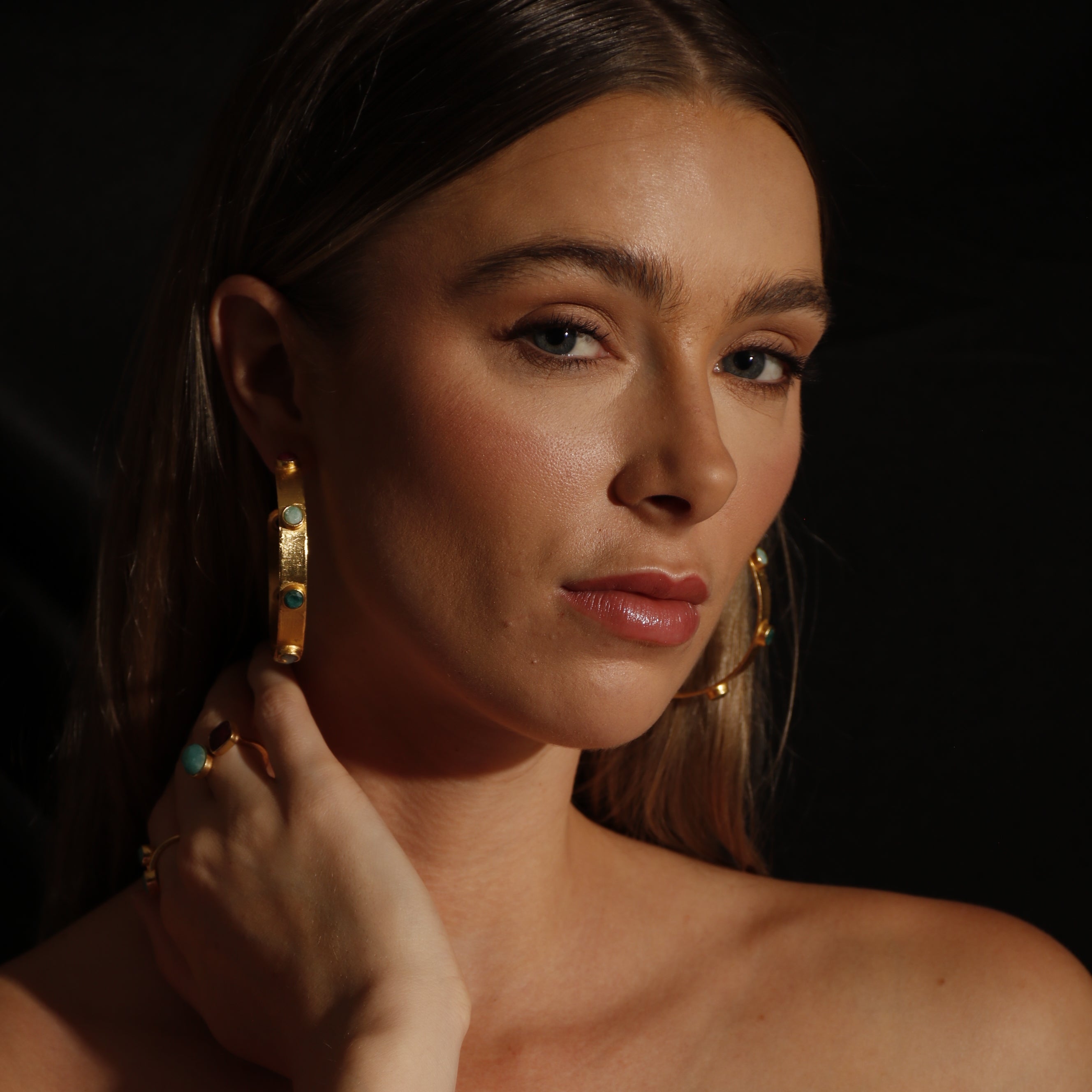 maxi ANNETTE, ARRACADAS CON PIEDRAS NATURALES Y BAÑO DE ORO