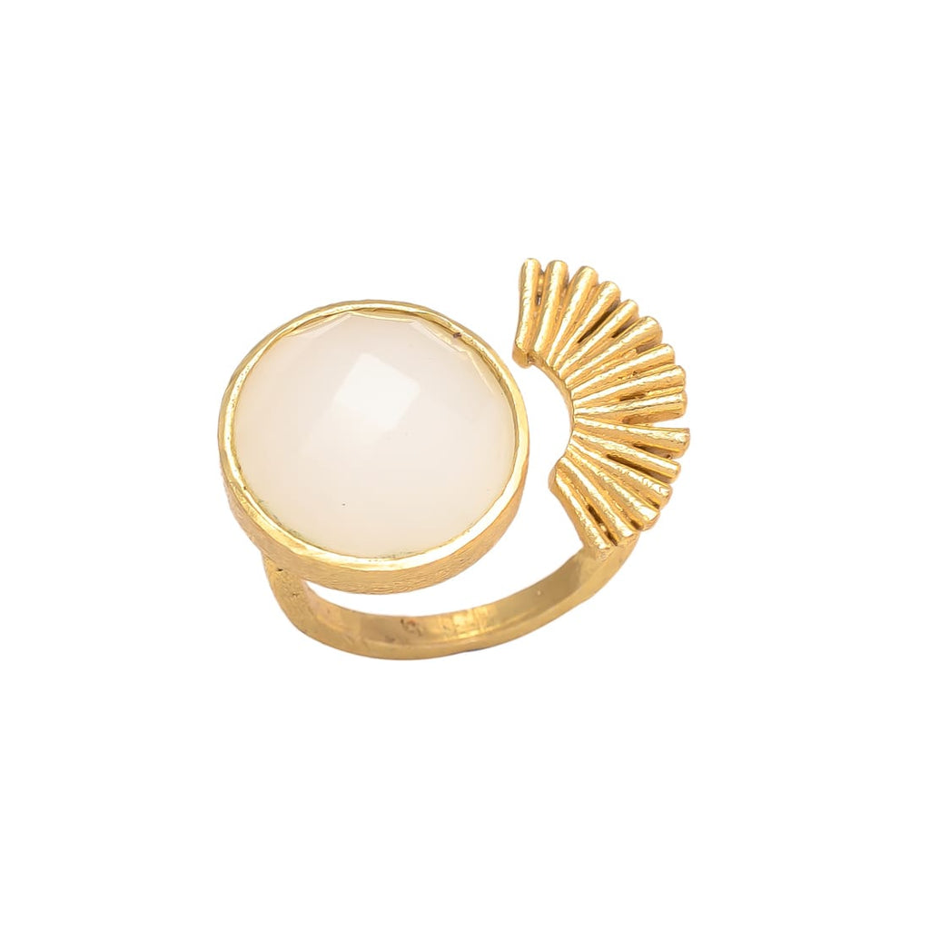 TAMARA, ANILLO CON PIEDRA NATURAL Y BAÑO DE ORO