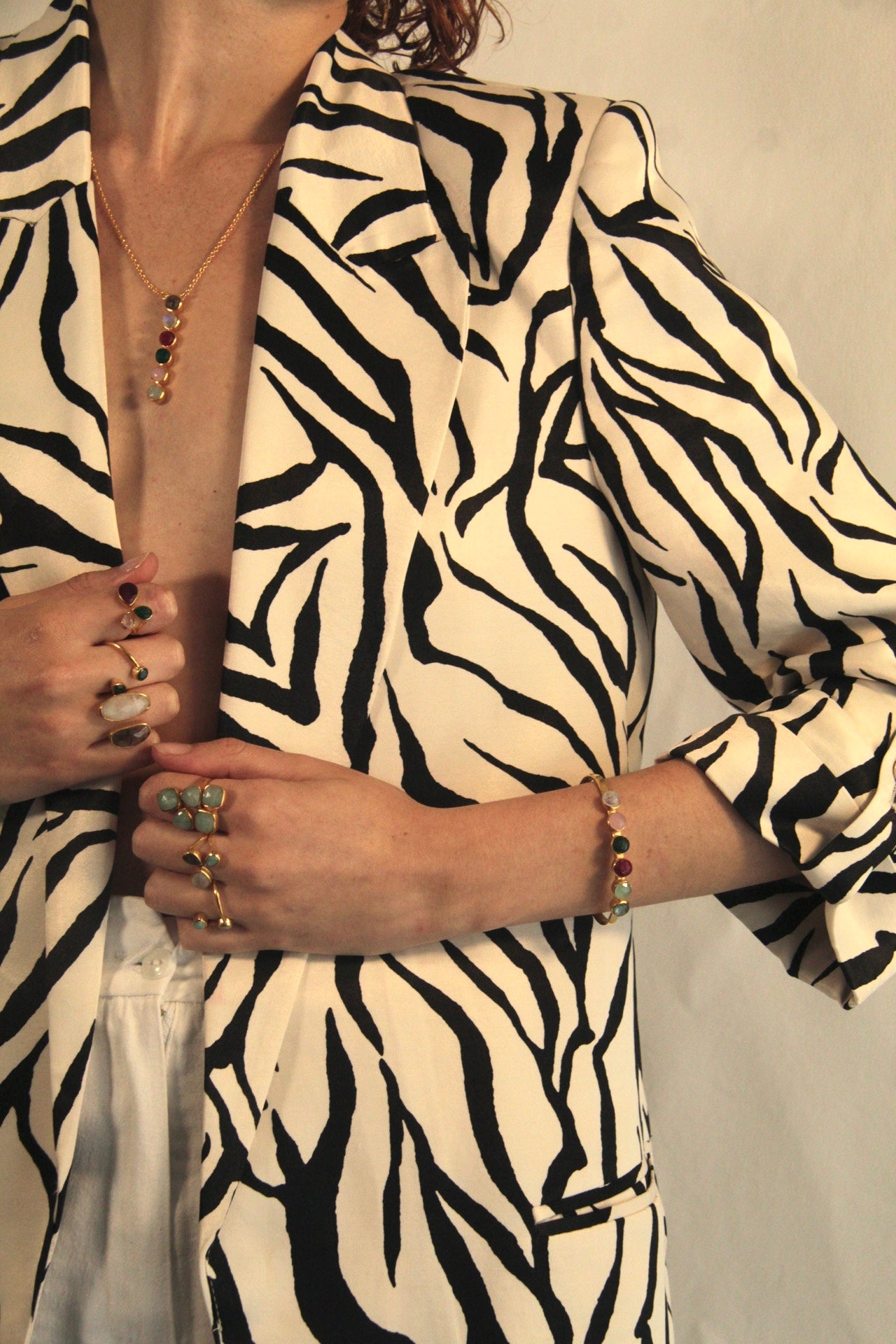 ELLE, COLLAR CON 6 PIEDRAS NATURALES