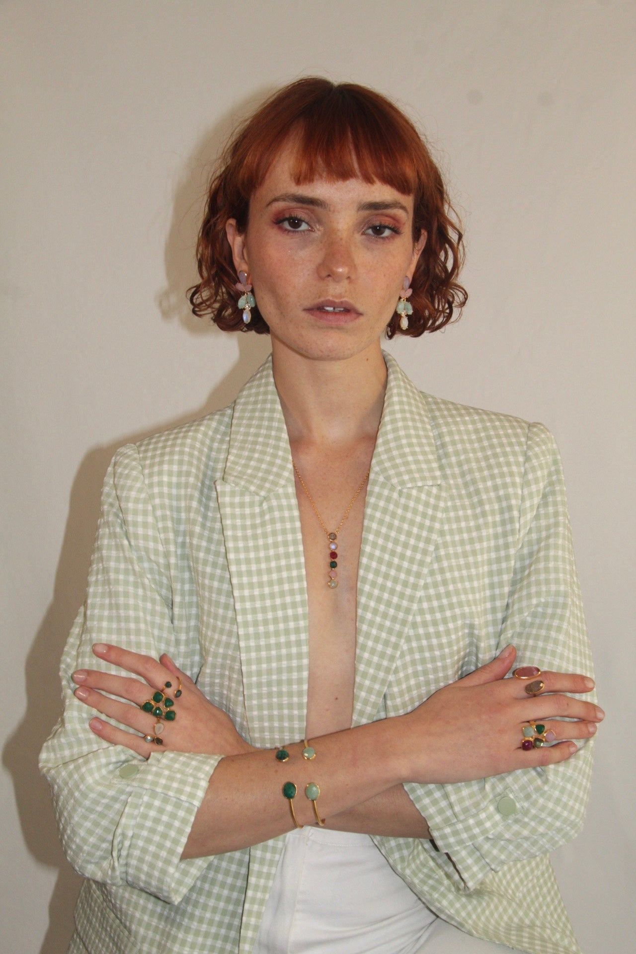 MAGNOLIA, ARETES CON PIEDRAS NATURALES