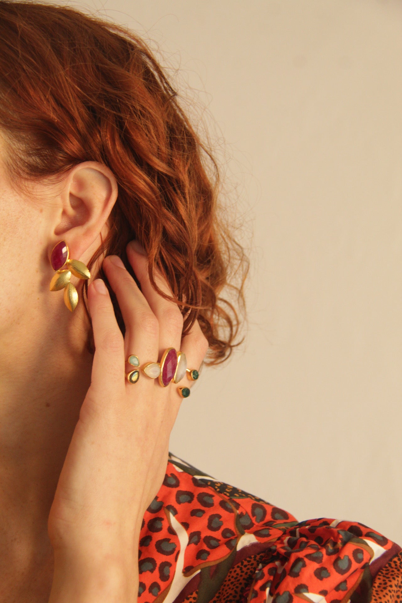 MARIETA, ARETES CON PIEDRAS NATURALES