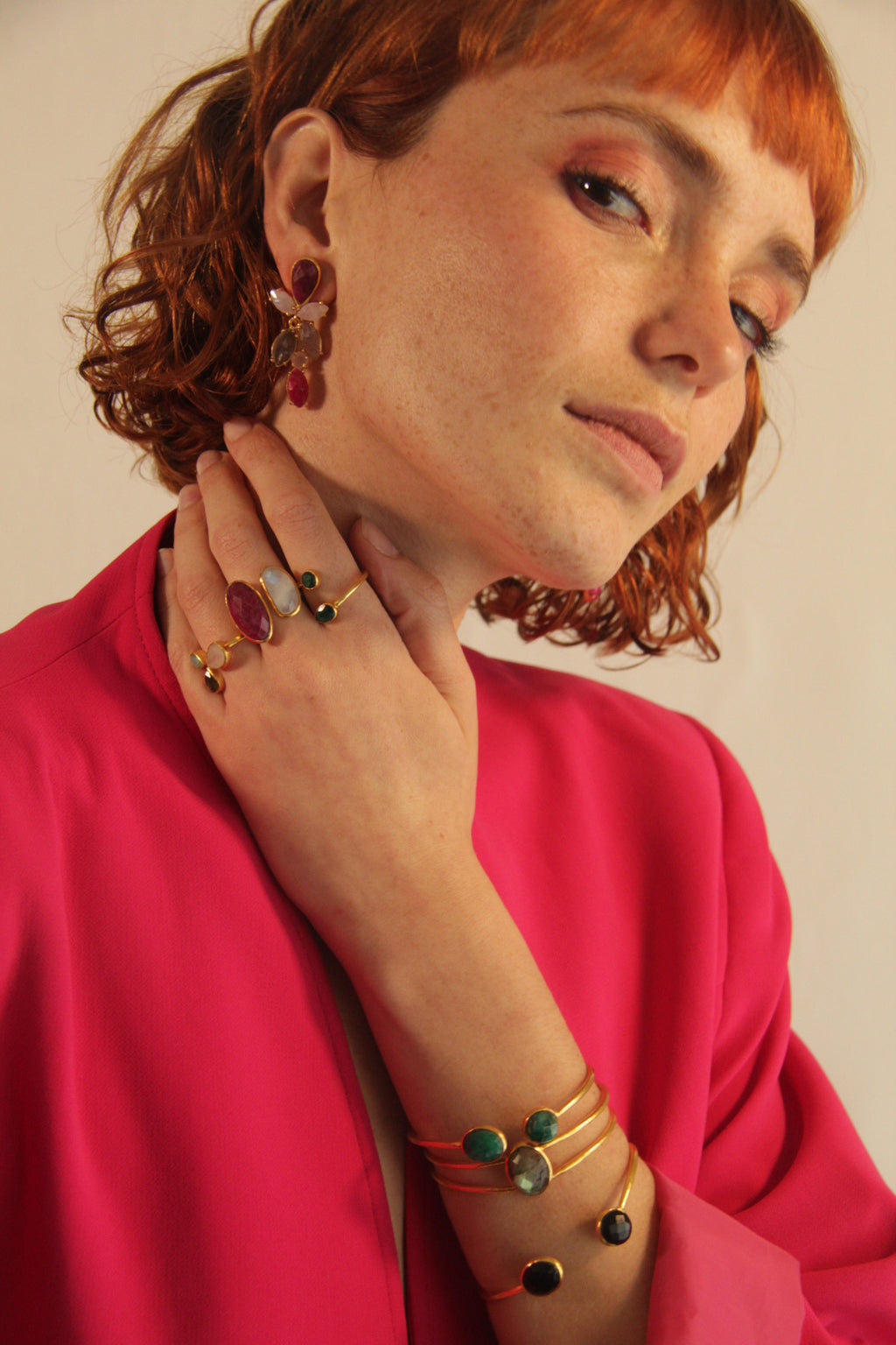 MAGNOLIA, ARETES CON PIEDRAS NATURALES