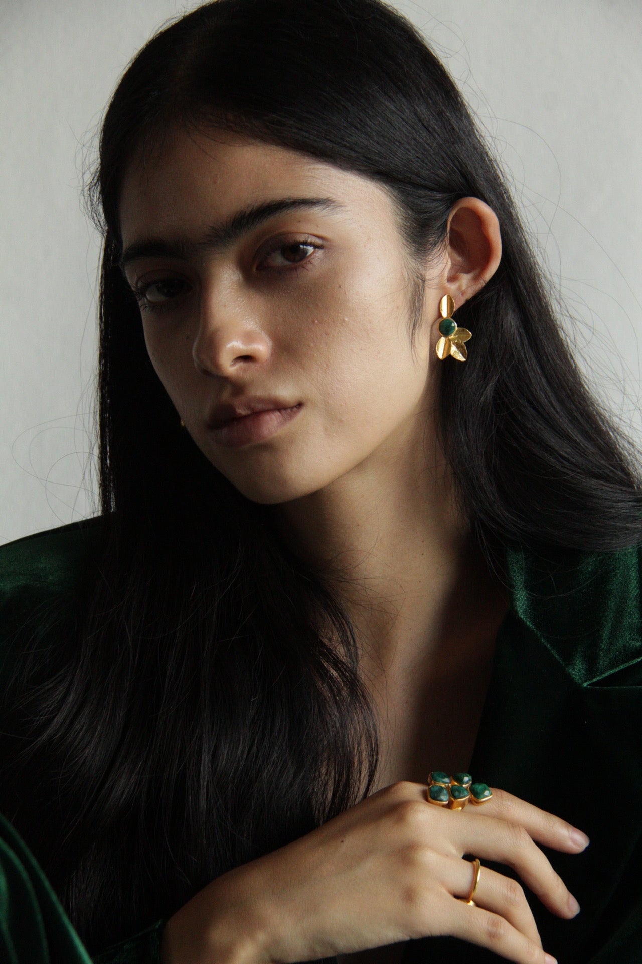 TOKIO, aretes con piedras y baño de oro de 24k