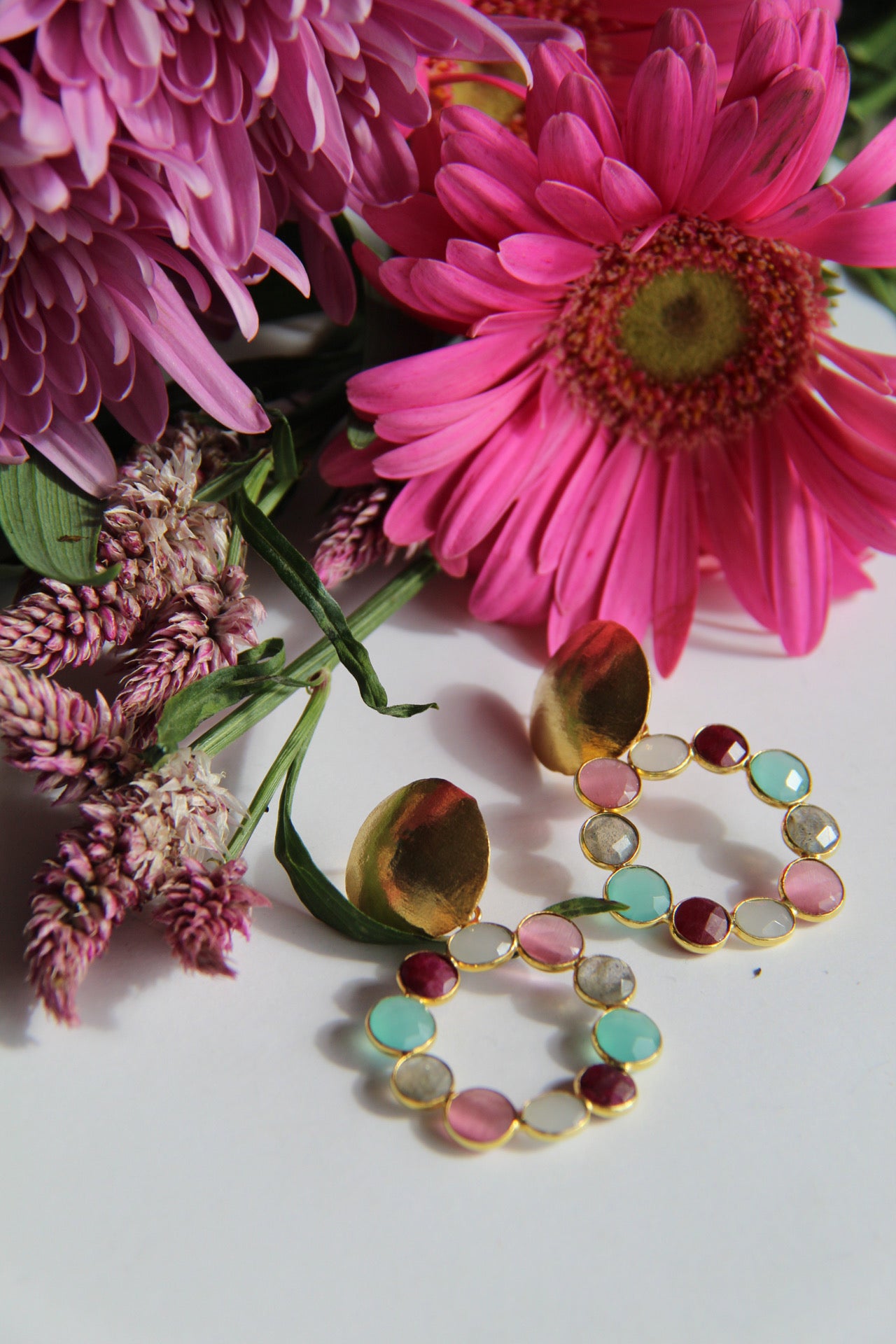 MARTINA, aretes desmontables con baño de oro y piedras naturales