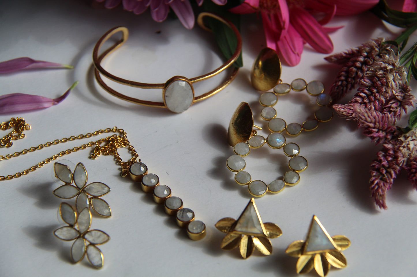 MARTINA, aretes desmontables con baño de oro y piedras naturales