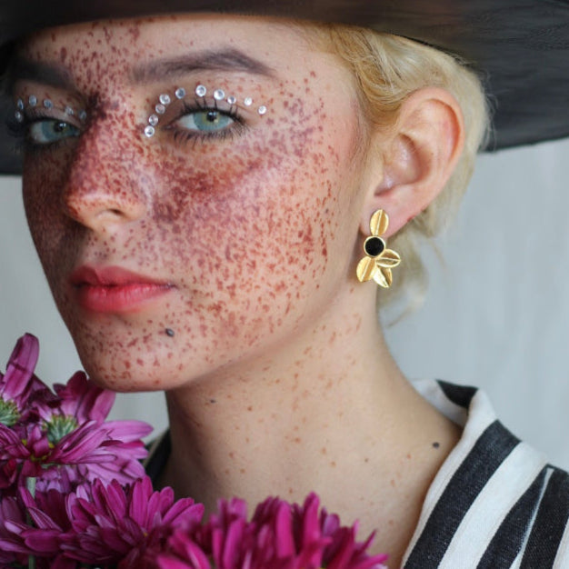 TOKIO, aretes con piedras y baño de oro de 24k